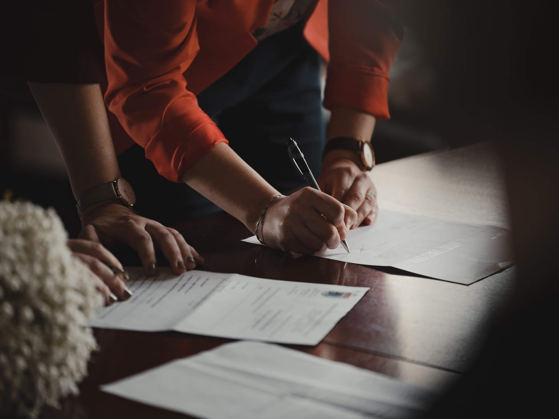 signature de papiers administratifs